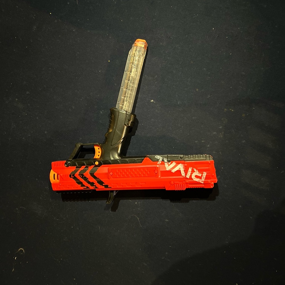 Nerf rivial blasters comes in a pack of 2 and Comes with 2 mags no bullet.